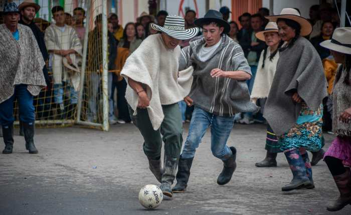 En Boyacá se juega diferente fútbol con ruana, guarapo y espíritu campesino