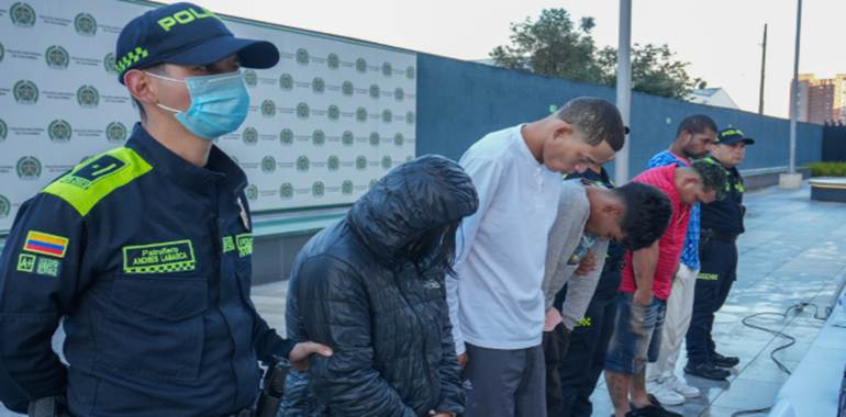 Parecían inofensivos, pero durante meses vendieron droga sin despertar sospechas. La Policía los descubrió en un operativo simultáneo.