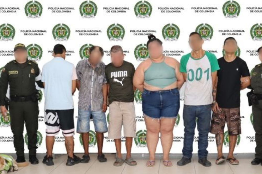 Una redada simultánea en varios municipios de Cundinamarca permitió desarticular una peligrosa banda de microtráfico y dejó capturas por delitos que van desde abuso sexual hasta porte de granadas.