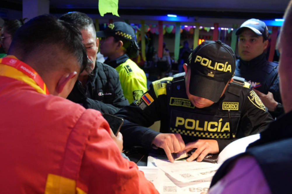 Una menor de edad fue hallada en medio de un operativo contra la trata de personas en Bogotá, dentro de un establecimiento nocturno que operaba a puerta cerrada.