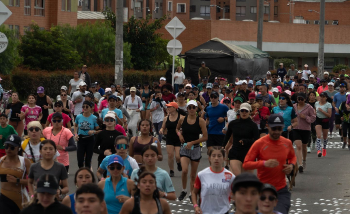 La Secretaría de Movilidad anunció cierres viales entre las 5:30 a.m. y el mediodía, debido a la carrera de la mujer. Se recomienda planear los trayectos con anticipación.