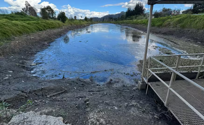Antes de que llegue la temporada seca, la autoridad ambiental lanzó una advertencia a municipios e industrias por el déficit de agua, reflejado en el descenso de embalses y caudales en el centro del país.