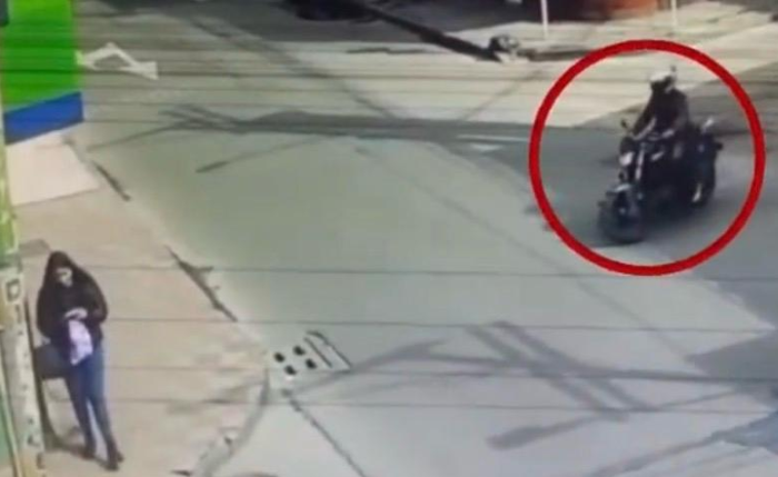 El hombre tenía en su poder tenía un arma traumática y varios celulares que, según las autoridades, estarían relacionados con una serie de hurtos recientes en la ciudad.