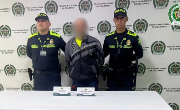 La víctima fue hallada amarrada de las manos y con impactos de bala en Soacha. El capturado no aceptó los cargos imputados por la Fiscalía.